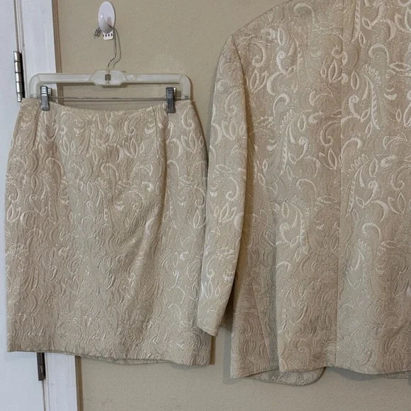 Elegant Cream Skirt Suit Set - Picture 8 of 8